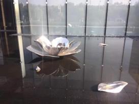 不锈钢镜面亮光雕塑